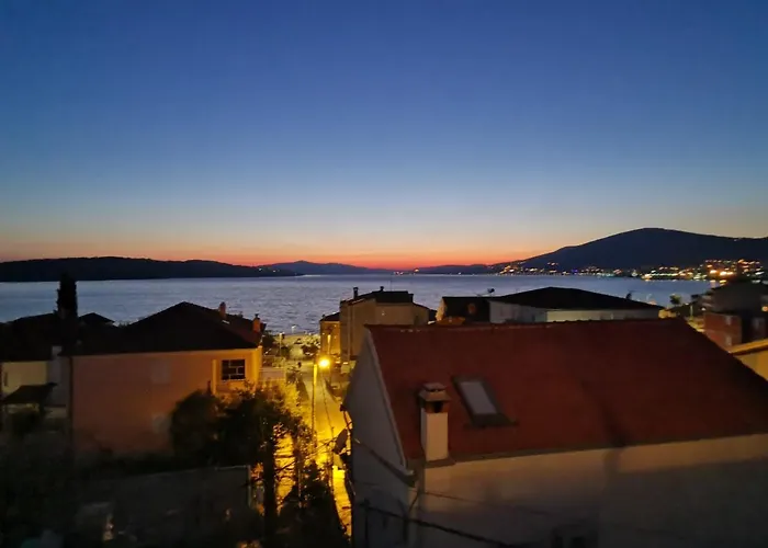 Mala Vala #2 - Seeview - 120 Qm - 3 Sz - Max 6 Pers Trogir